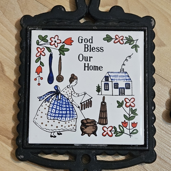 Vintage cast iron trivets - Picture 3 of 6